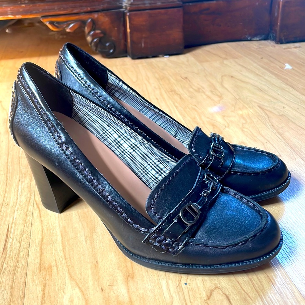 Heeled loafers